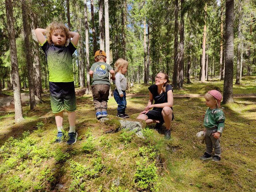 IDAG - Skogsfulness med familjen